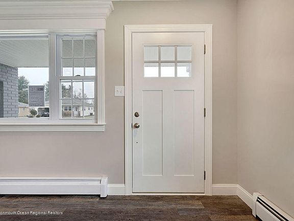 2nd image of 216 Charlotteville Dr N
