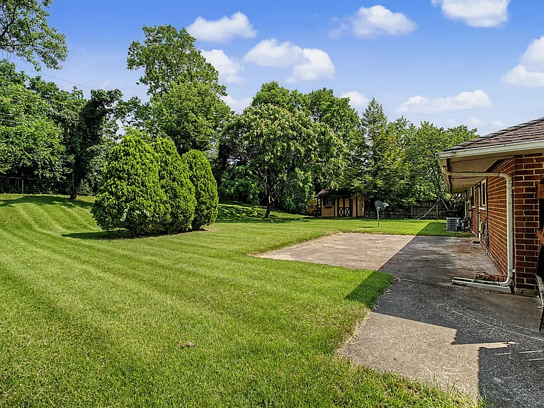 4558 Cordell Dr — Photo 9