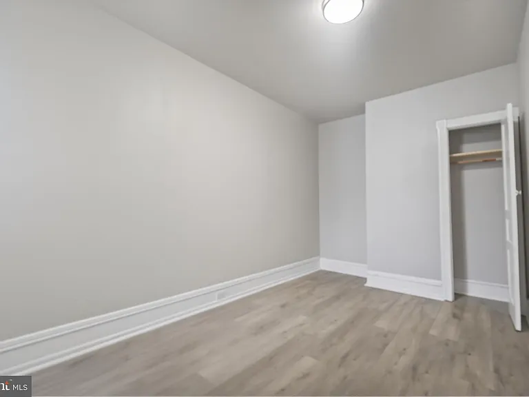 5437 Webster St — Photo 10