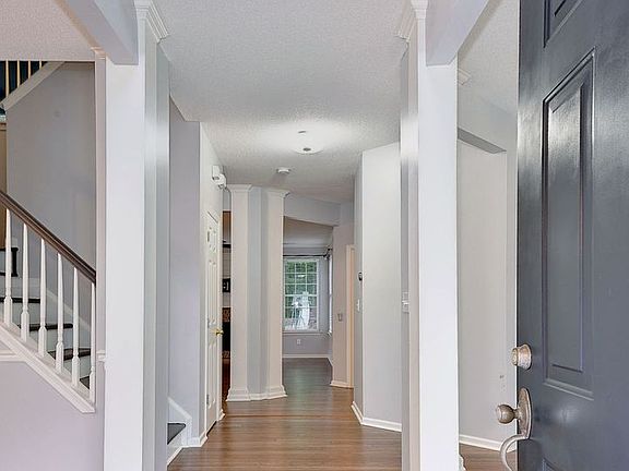 4th image of 702 Robin Hood Dr