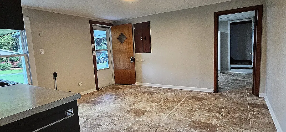 4 bed, 1400 sqft, $1,300 — Photo 2