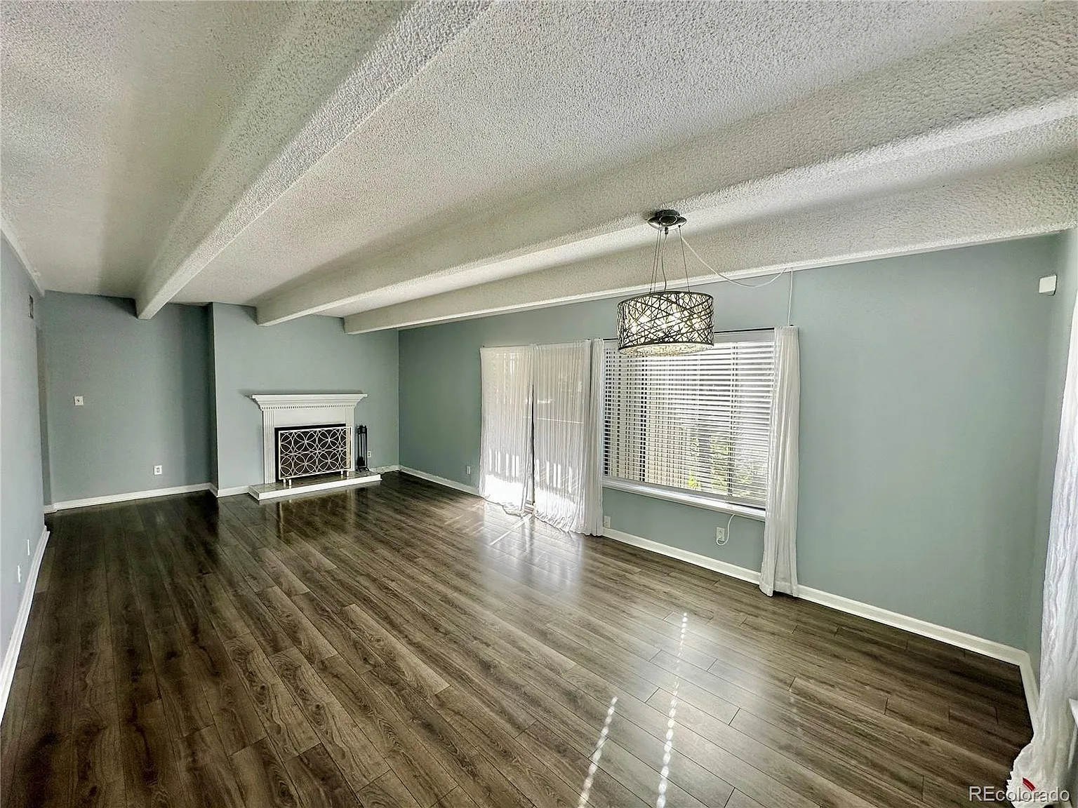 3 bed, 2.0 bath, 1320 sqft, $2,350 — Photo 3