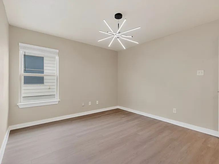 7619 Toledo Bnd — Photo 26