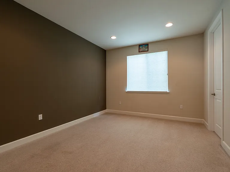 3881 Highpointe Ct — Photo 24