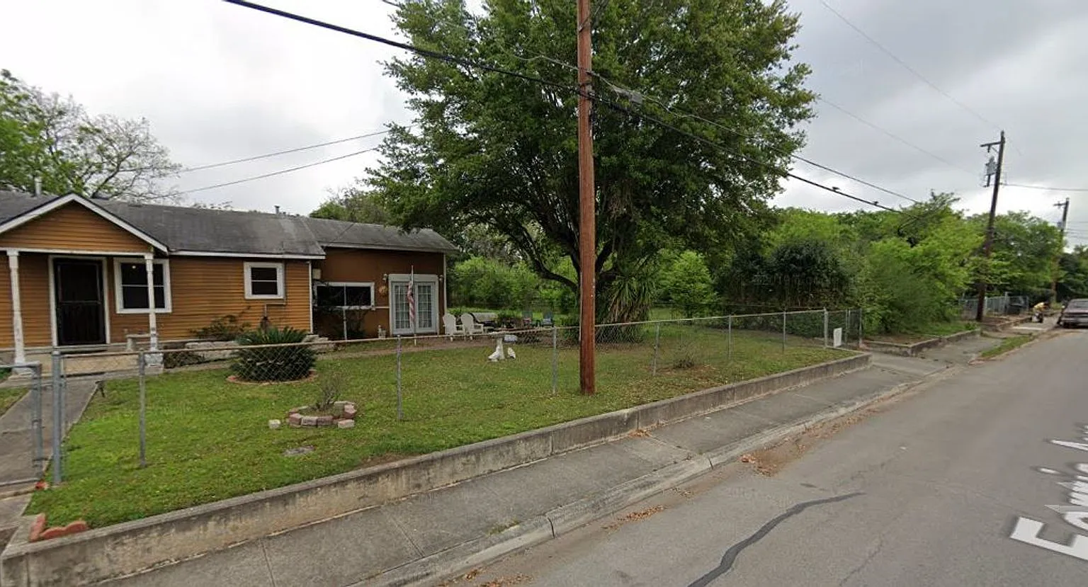 Spacious Home Near Downtown — Photo 3