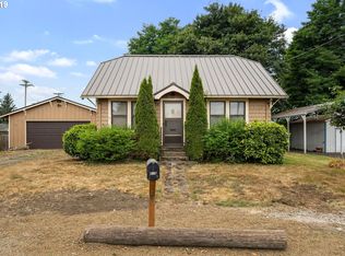 518 Grove Ave, Tillamook, OR 97141