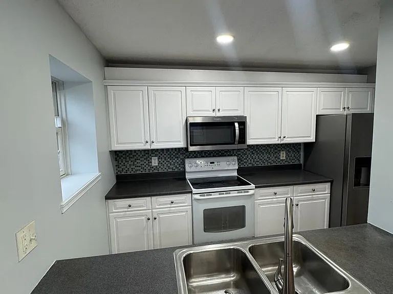 1422 Founders Way — Photo 7