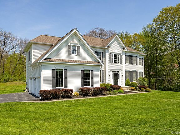 3rd image of 26 Hayden Court