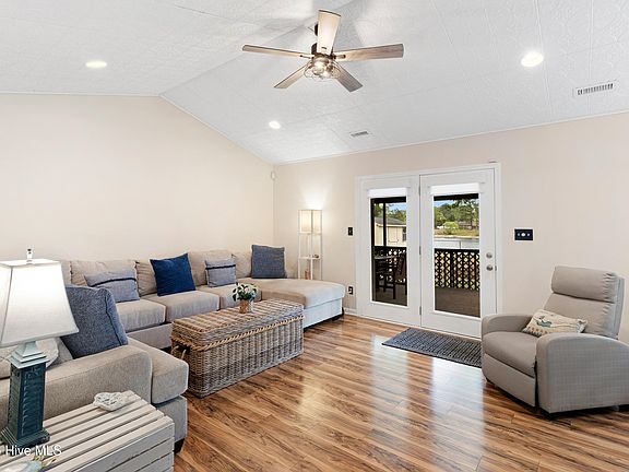 4th image of 2328 N Lakeview Drive
