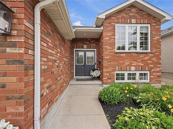 3rd image of 105 Harwood Rd