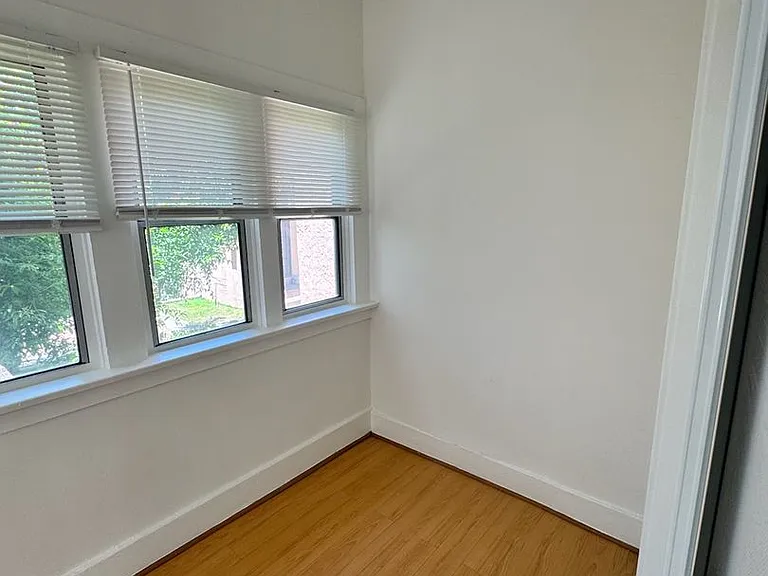 1645 N Harvard Blvd — Photo 4