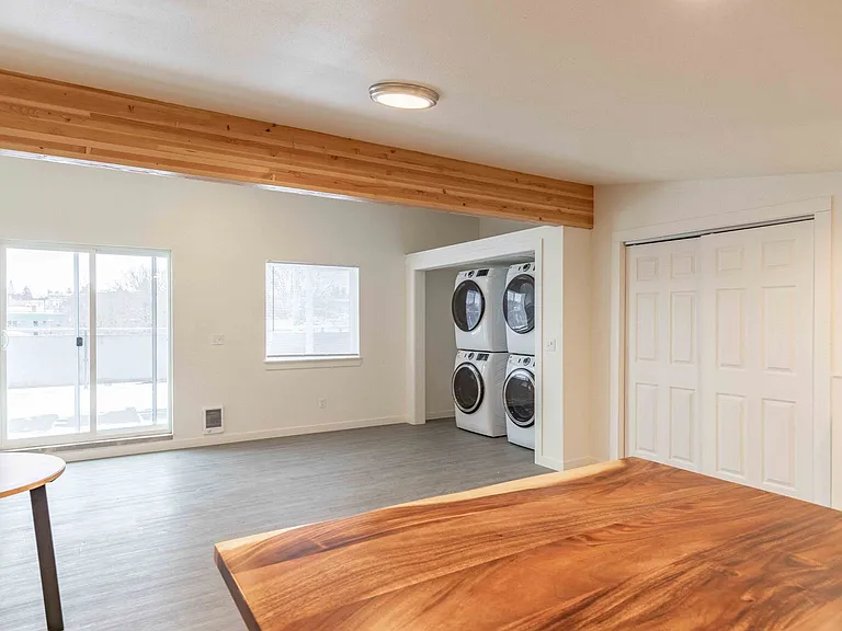314 S Asbury St — Photo 13