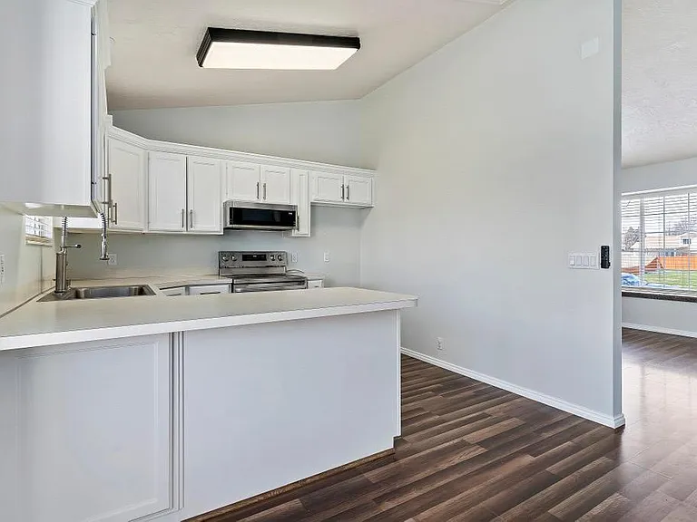 1212 N 75 W — Photo 3
