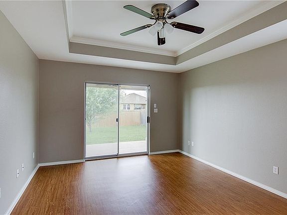 3rd image of 212 Foxglove Dr