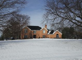 18 Watergate Dr, South Barrington, IL 60010