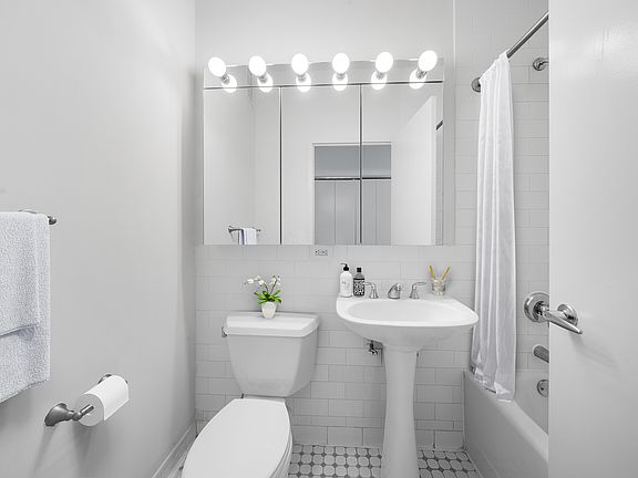 4th image of 90 Washington St APT 6R