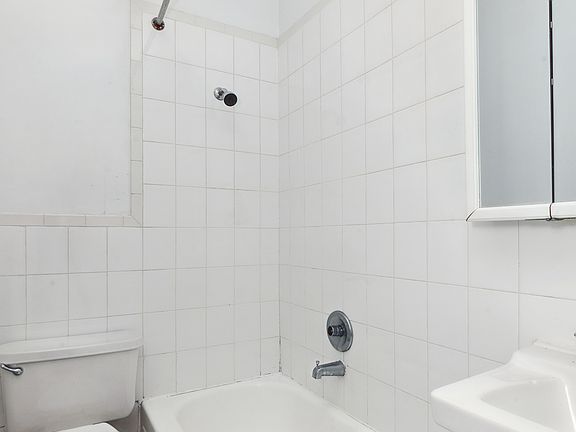 5th image of 327 W 42nd St APT 5E