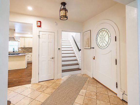 2nd image of 754 E 7th Ave