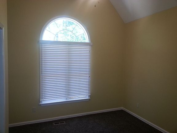 4th image of 233 Ruby Ct