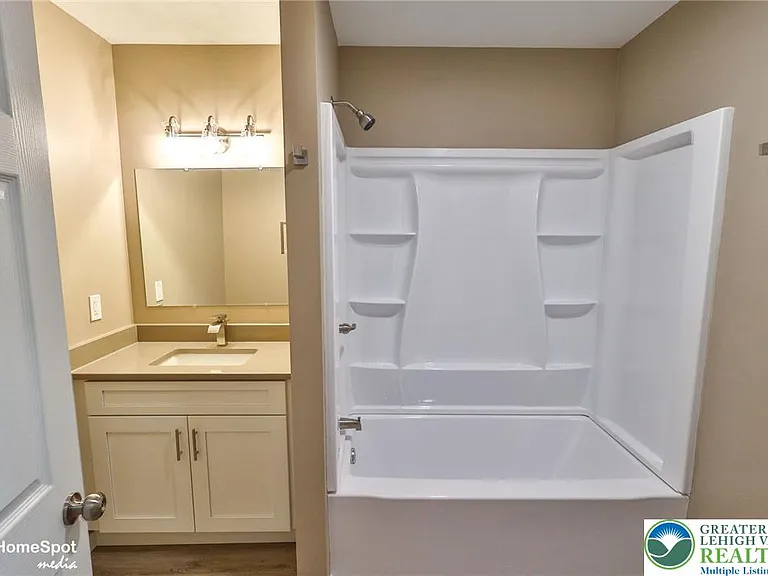 1210 W Turner St #1 — Photo 16