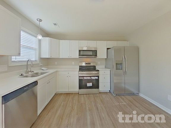 4th image of 1550 Oakdale Green Dr
