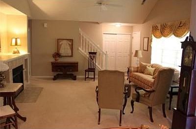 3rd image of 7914 Meadowlark Ln S