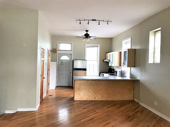 4th image of 1047 S Oakley Blvd #1