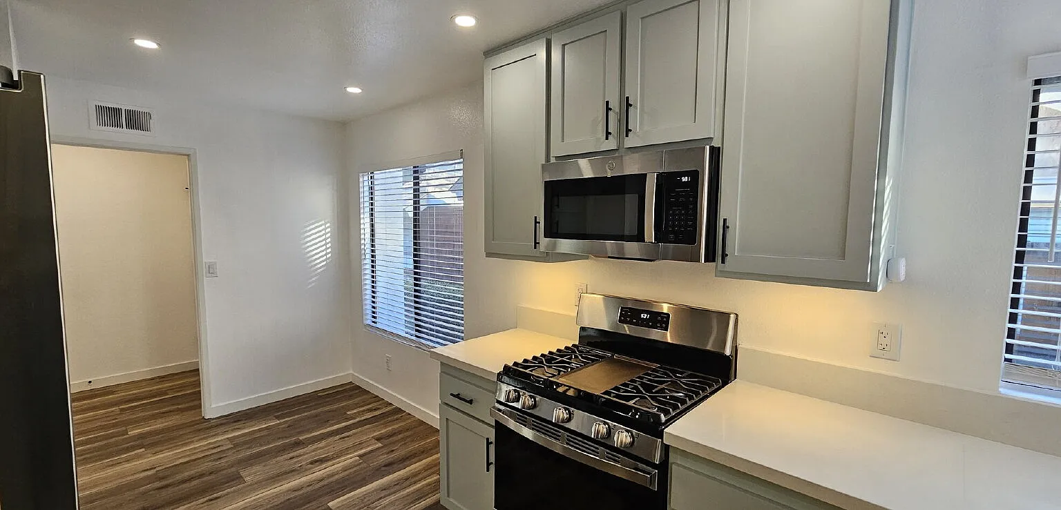 2 bed, 2.0 bath, 1101 sqft, $3,400 — Photo 3