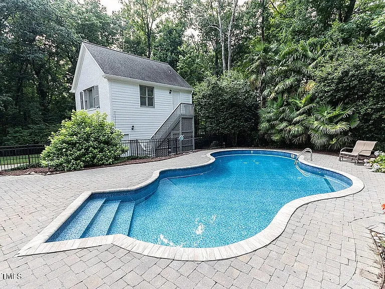 Lenoraway Dr — Photo 2
