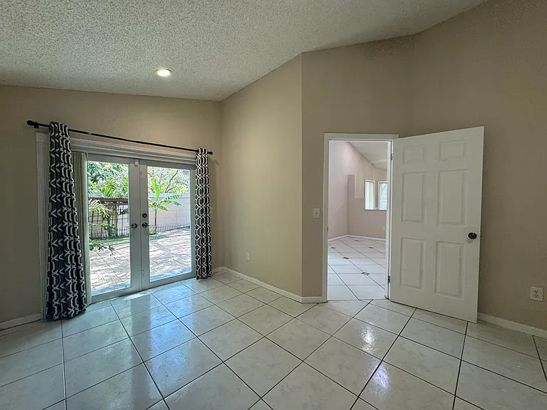 1038 W Jasmine Ln — Photo 12