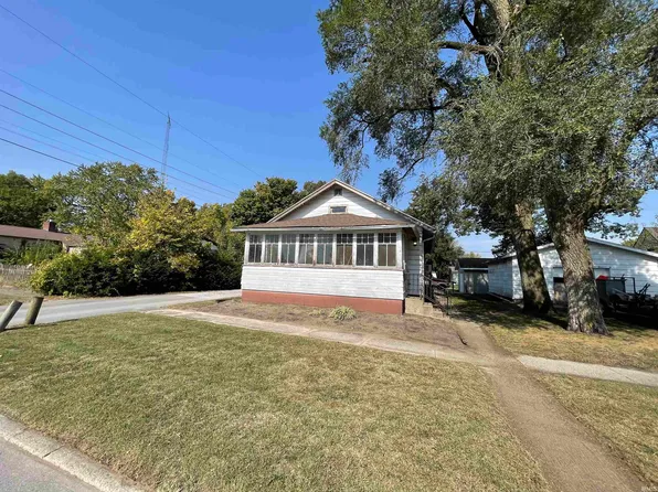 151 E Saint Louis St, Knox, IN 46534