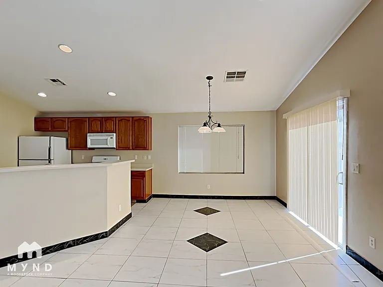 6375 Strongbow Dr — Photo 8