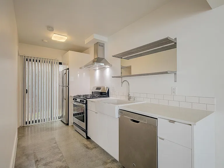 208 S Avenue 58 #3 — Photo 2