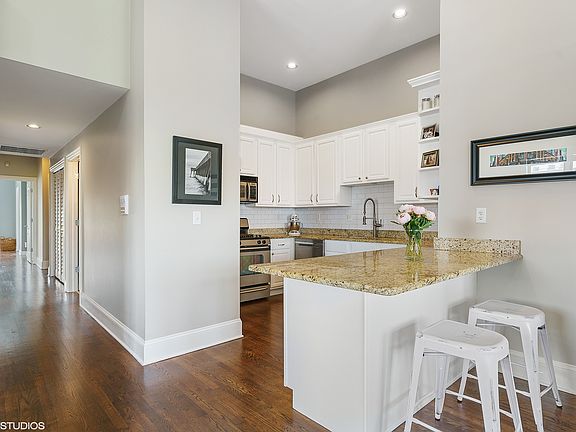 5th image of 3025 N Ashland Ave APT 4N