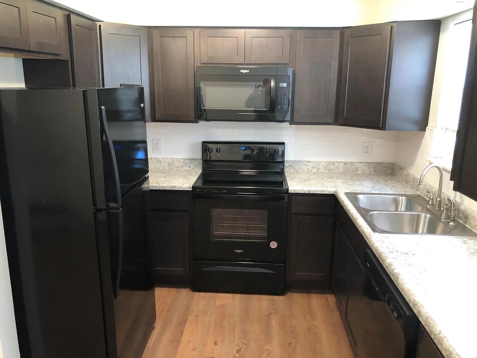2 bed, 1.5 bath, 850 sqft, $1,300 — Photo 2