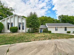 1201 S Constant Dr, Ada, OK 74820