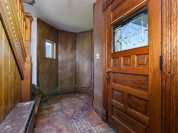 2nd image of 209 Spruce St