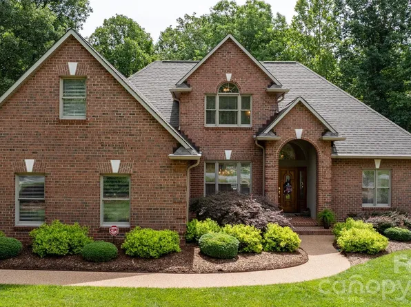 106 Oakland Ct NE #9 & 10, Valdese, NC 28690