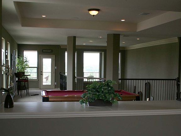 4th image of 1069 Terrace Dr