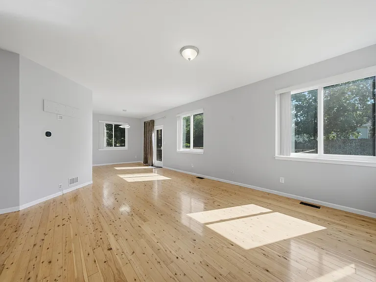 1912 Redwood Ln — Photo 5