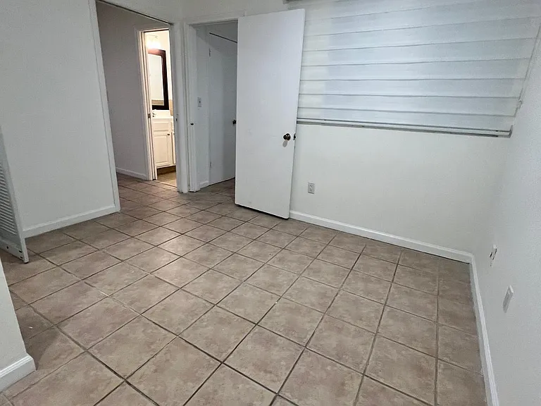 11510 SW 5th St — Photo 10