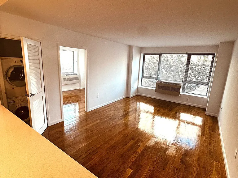26-38 21st St #2J — Photo 7