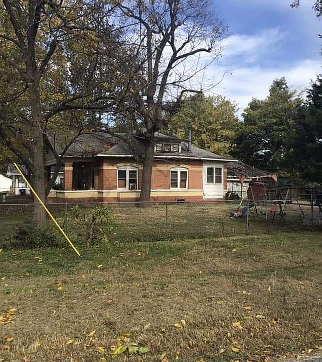 2nd image of 710 S Main St