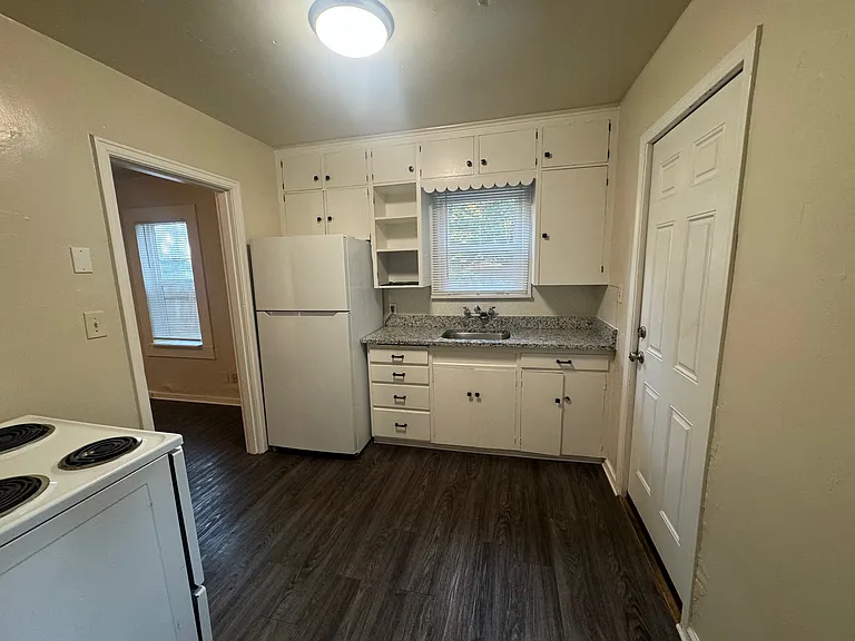 2049 Church St NE — Photo 3