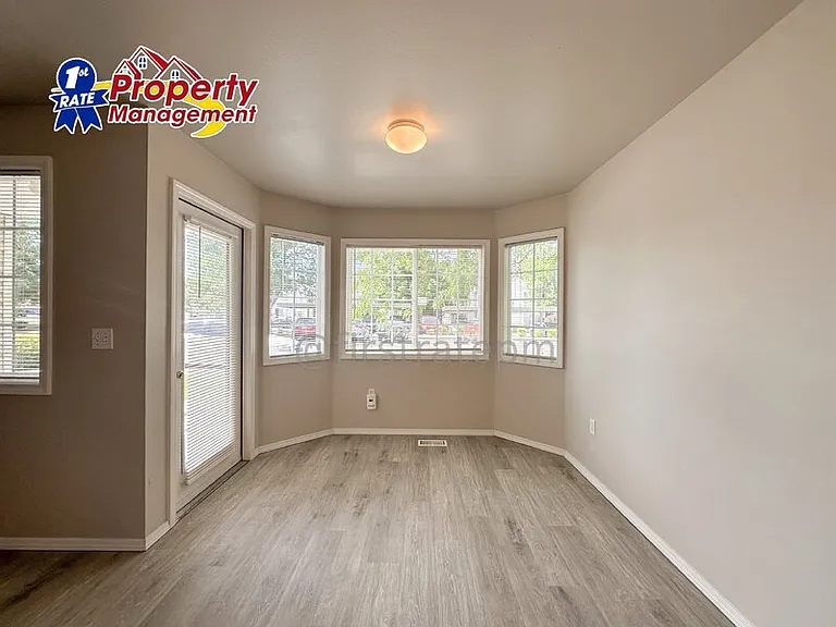 5843 W Clearview Ln #201 — Photo 8