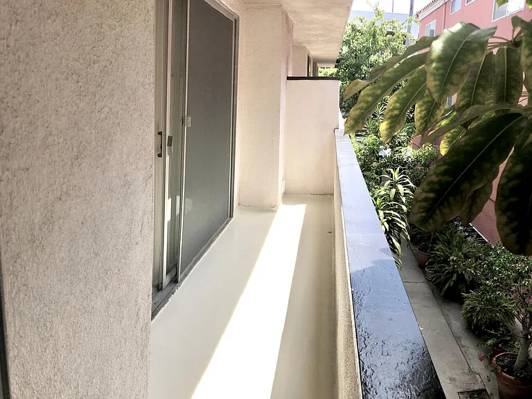 1225 Barry Ave #7 — Photo 7