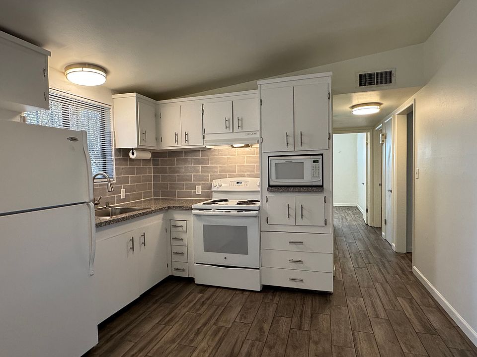 1st image of 1532 N Dodge Blvd #1532