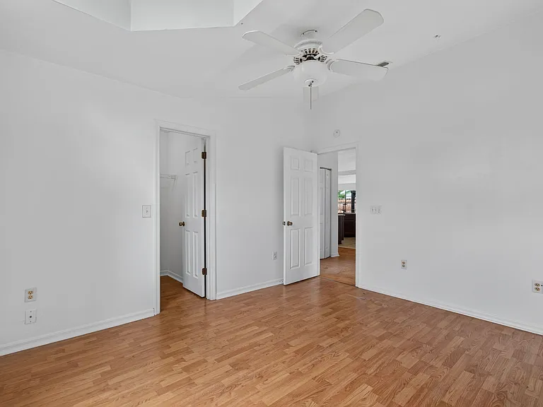 2324 NW 40th Pl — Photo 30