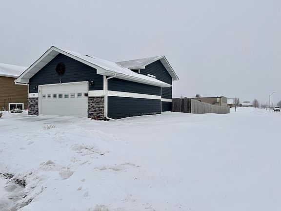 4th image of 1727 Grand Ave