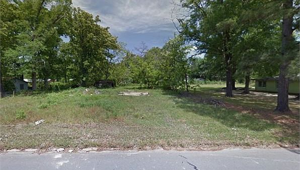 1st image of 700 W 11th Ave